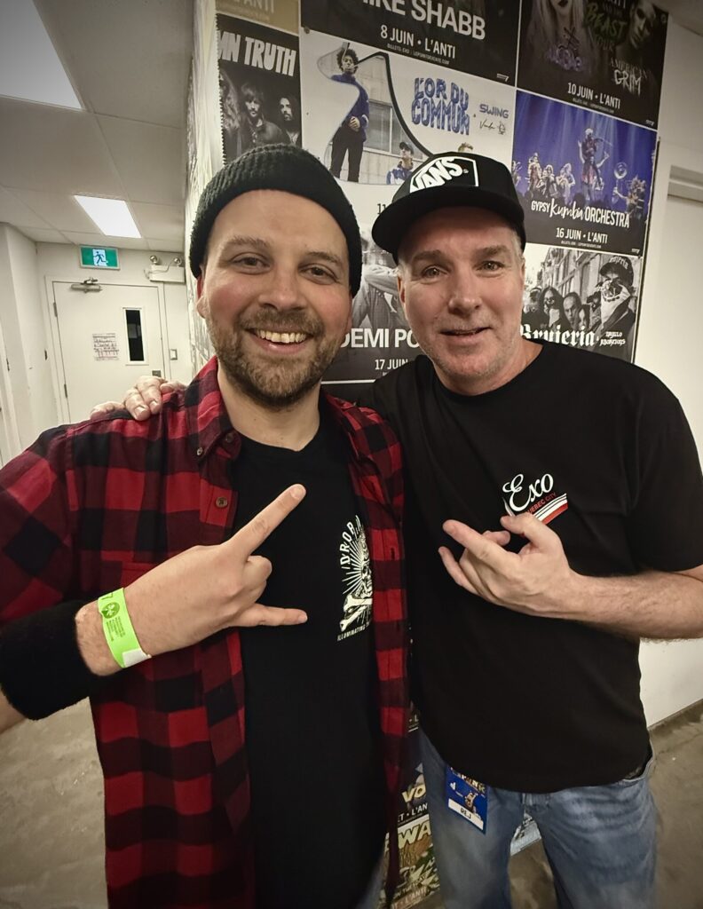 Lionel, fondateur de Pop Punk Rock Universe, avec Rej Laplanche pour une entrevue lors du lancement de la tournée 123Punk 2026, à l'Antibar à Québec