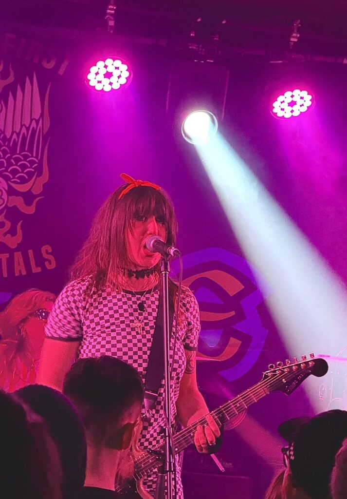 Taxi Girls lors de la soirée de lancement de la tournée 123Punk à l'Antibar de Québec