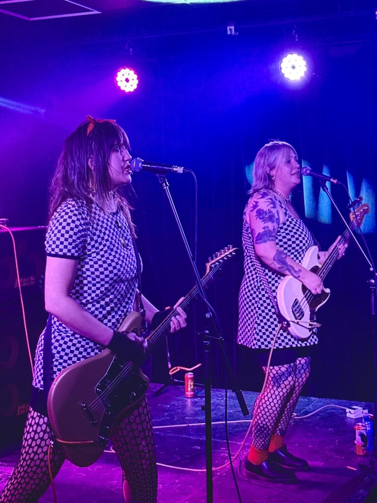 Taxi Girls à l'Antibar de Québec pour la soirée de lancement de la tournée 123Punk. Crédit PPRU