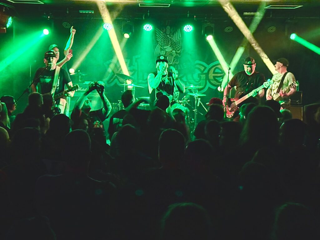 Drop It First , vue d'ensemble, concert à l'Antibar de Québec, lancement de la tournée 123Punk